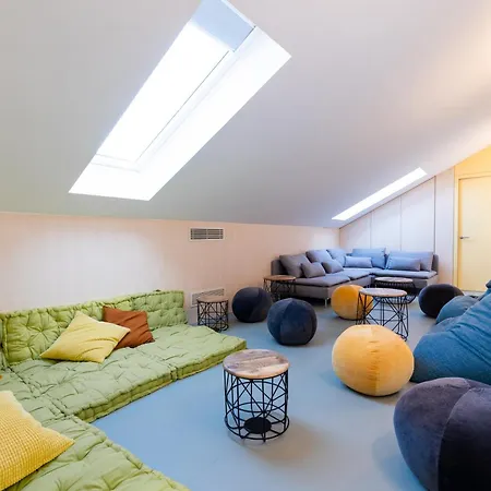 Studentville Palmeiras Bed and Breakfast